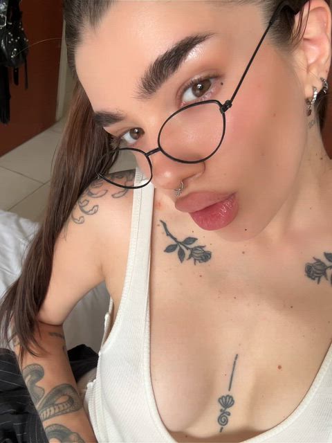 Di "mía" y te enviaré fotos y videos desnudos y dulces este Año Nuevo.