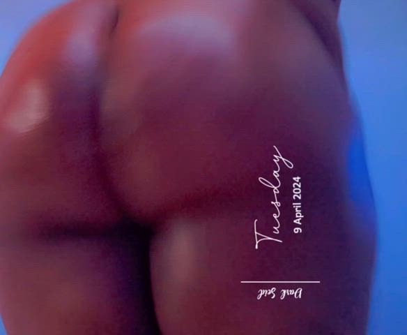 Big booty bitch tryna shake this fat ass for some black dick and chubby guys snapchat-thiccbussi