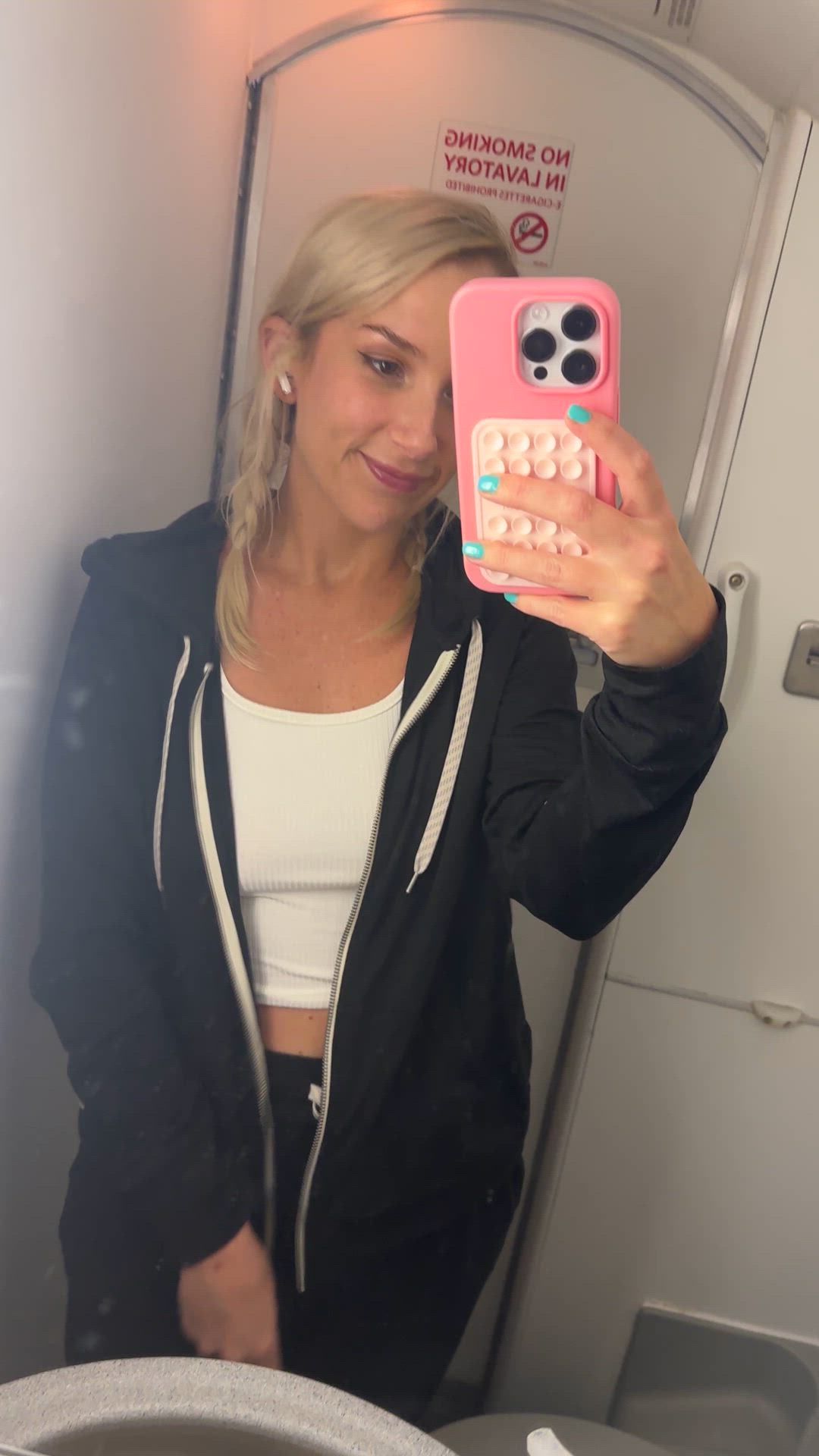 I finally discovered the cure to jet lag! Boobies!✈️ [GIF]