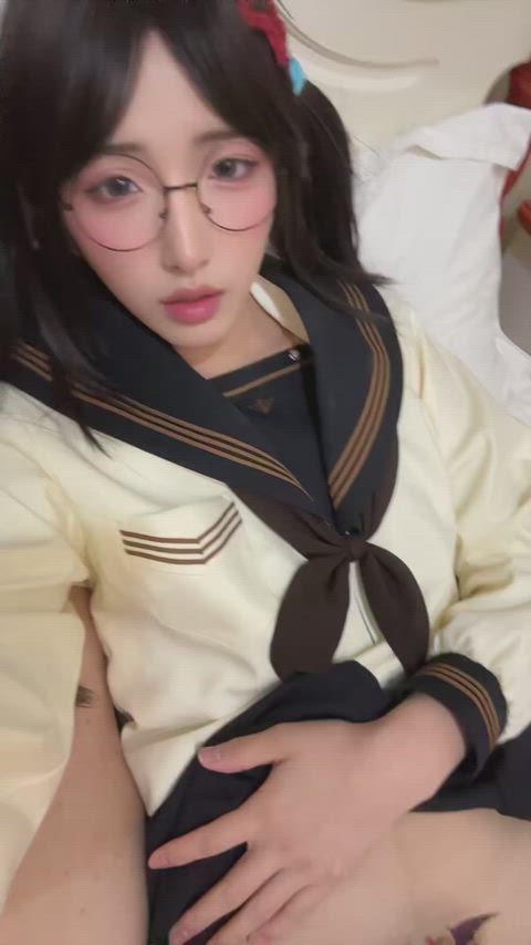 Asian gets handjob