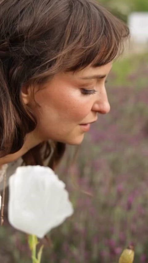 Milana Vayntrub