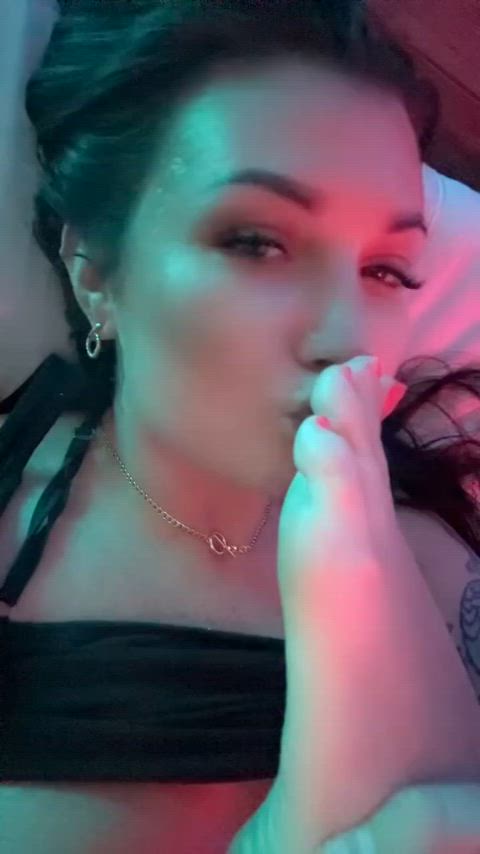 Sometimes a girl just needs a taste of her own sweetness 👣 Sexy arches pretty toes soft feet worshipping thumbnail