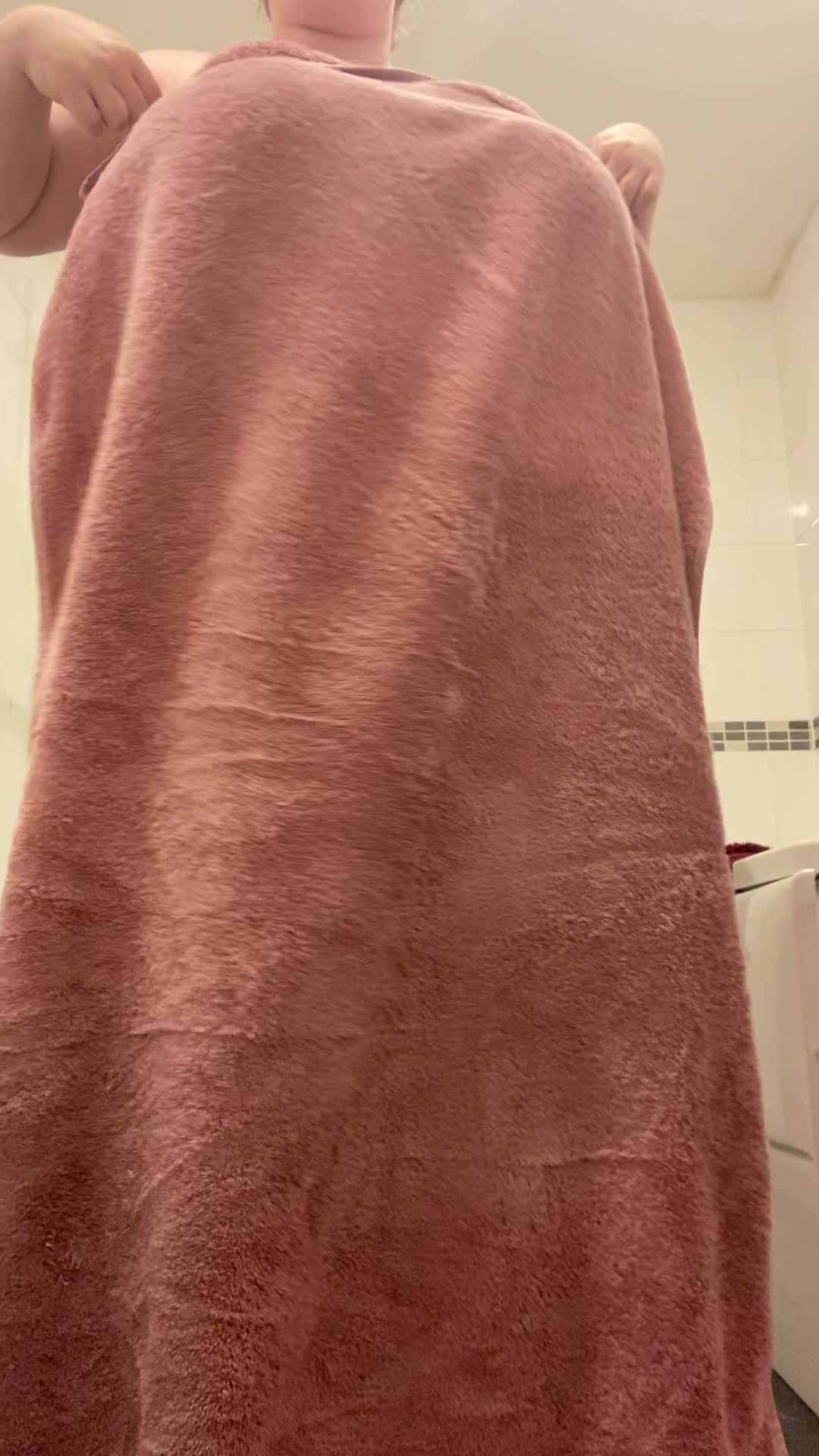 Happy 5k... I dropped my towel and bent over 🥰✨