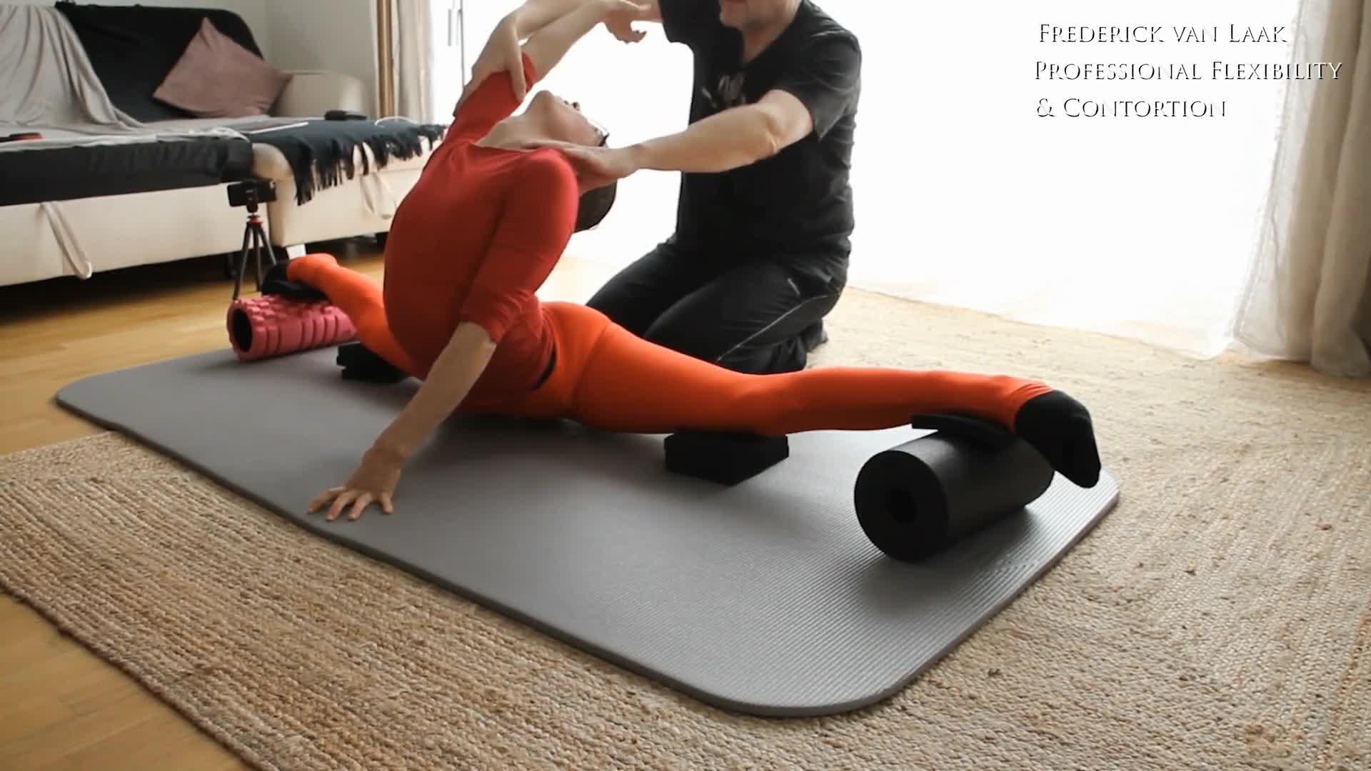 Deep backbend in oversplits