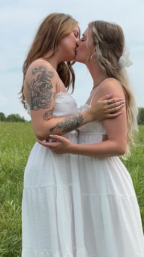Passionate kisses in the field