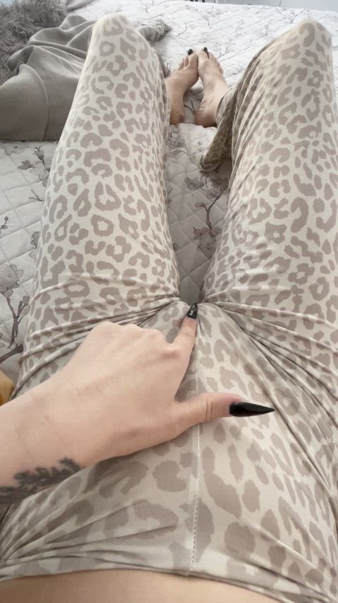 hey babe wanna feed my camel toe shes hungry