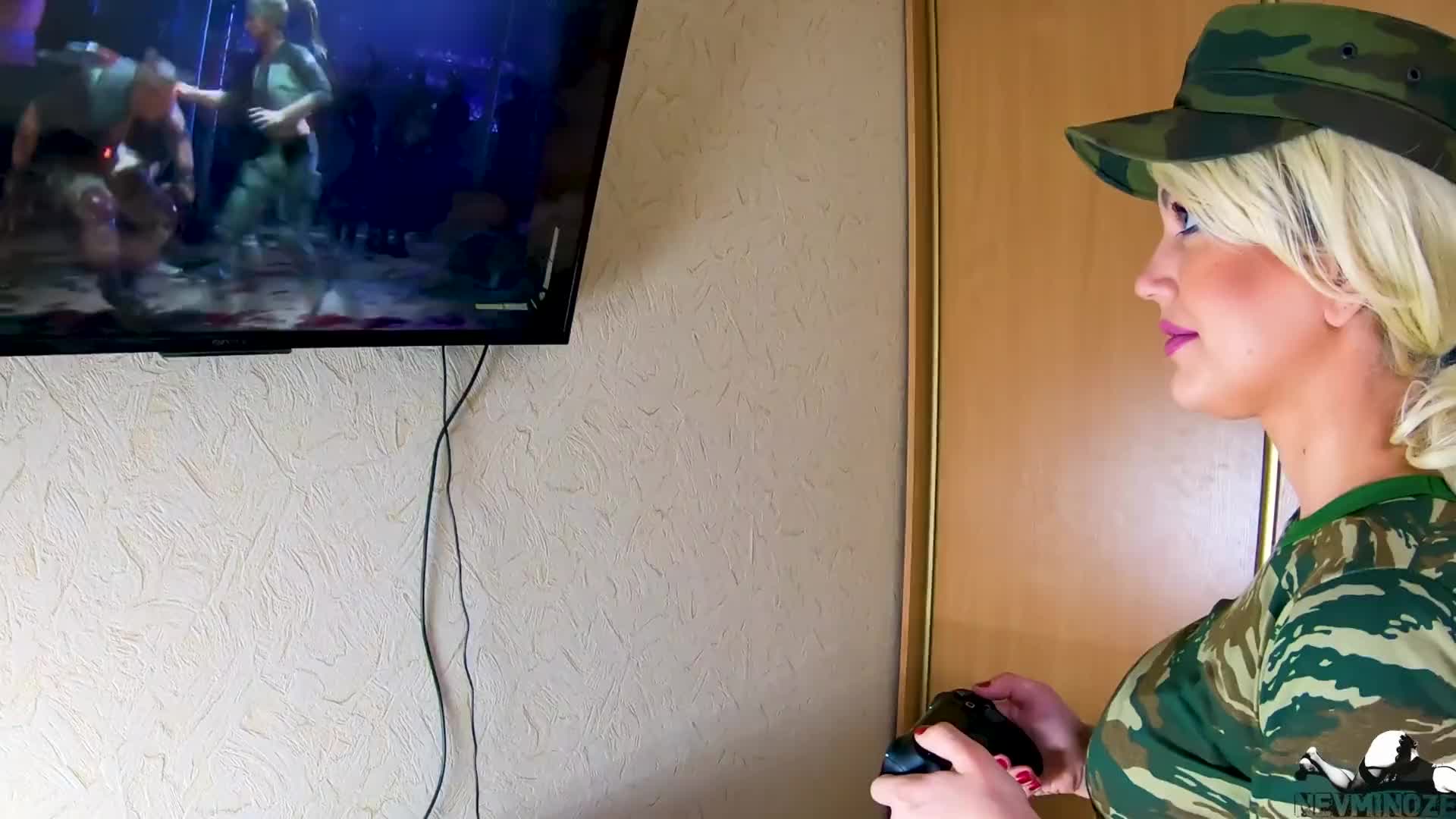Petite teen's with big ass plays video games
