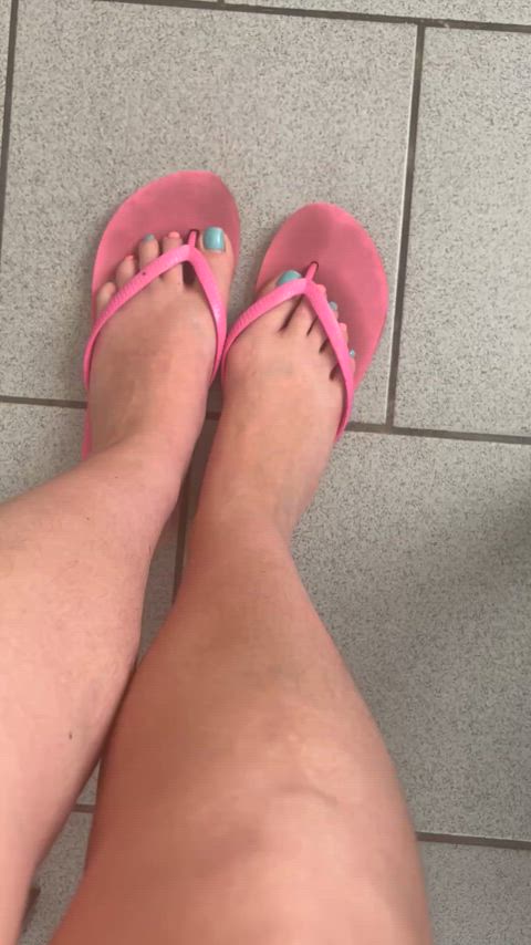 Do you like it when I wiggle my toes ? thumbnail