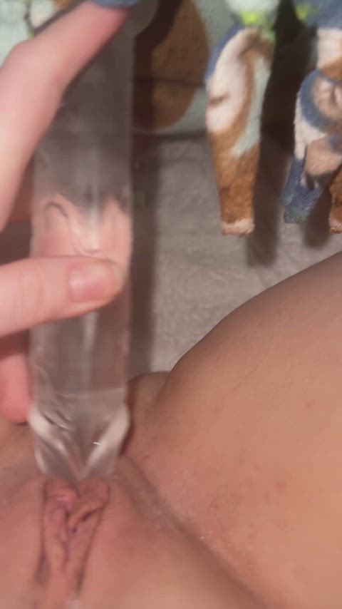 watch me struggle to get my dildo in 🙈