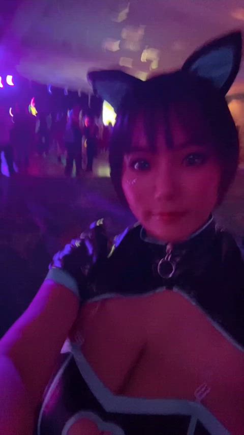 Big breasts are making a return 😈