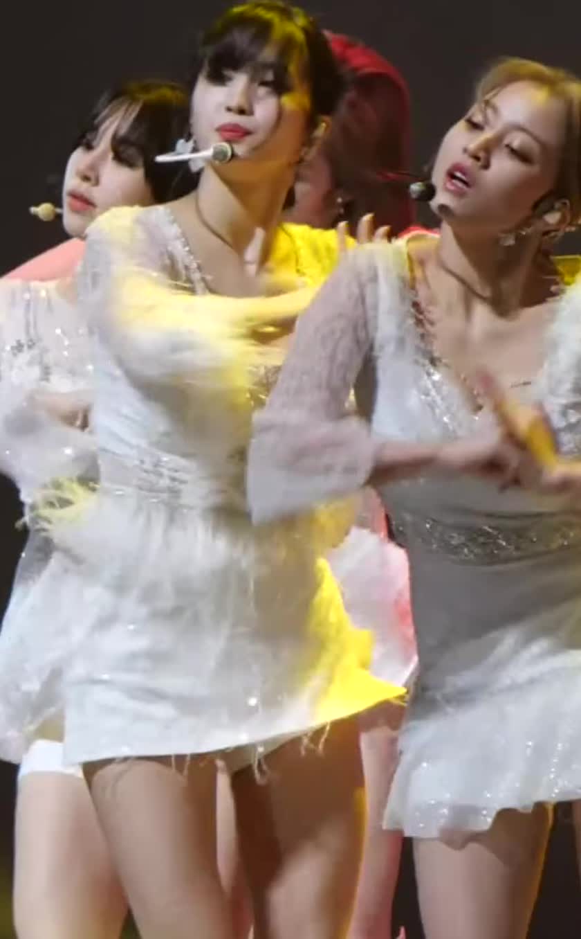 TWICE - Momo