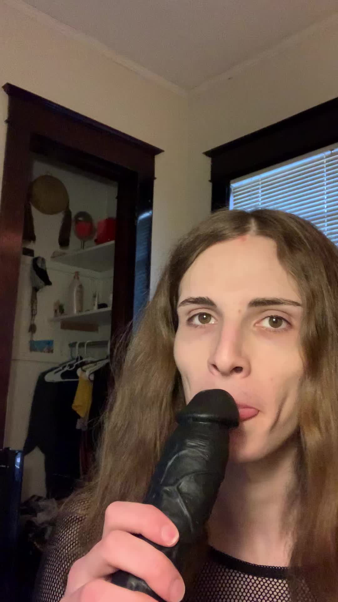 I just wanna suck you offffffff🤤