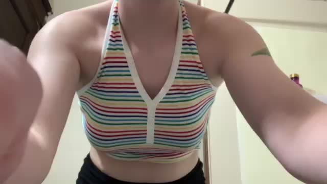 Who wants to play with my teen titties 😳😳😳