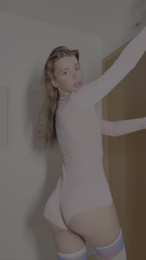 Would you hook up with a girl who has a thicker cock than you?