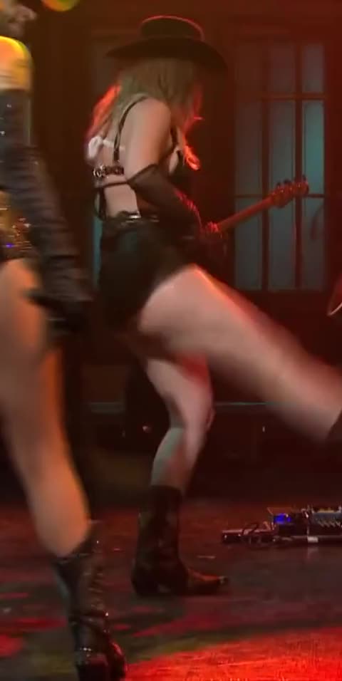 Halsey can get it anytime of the day