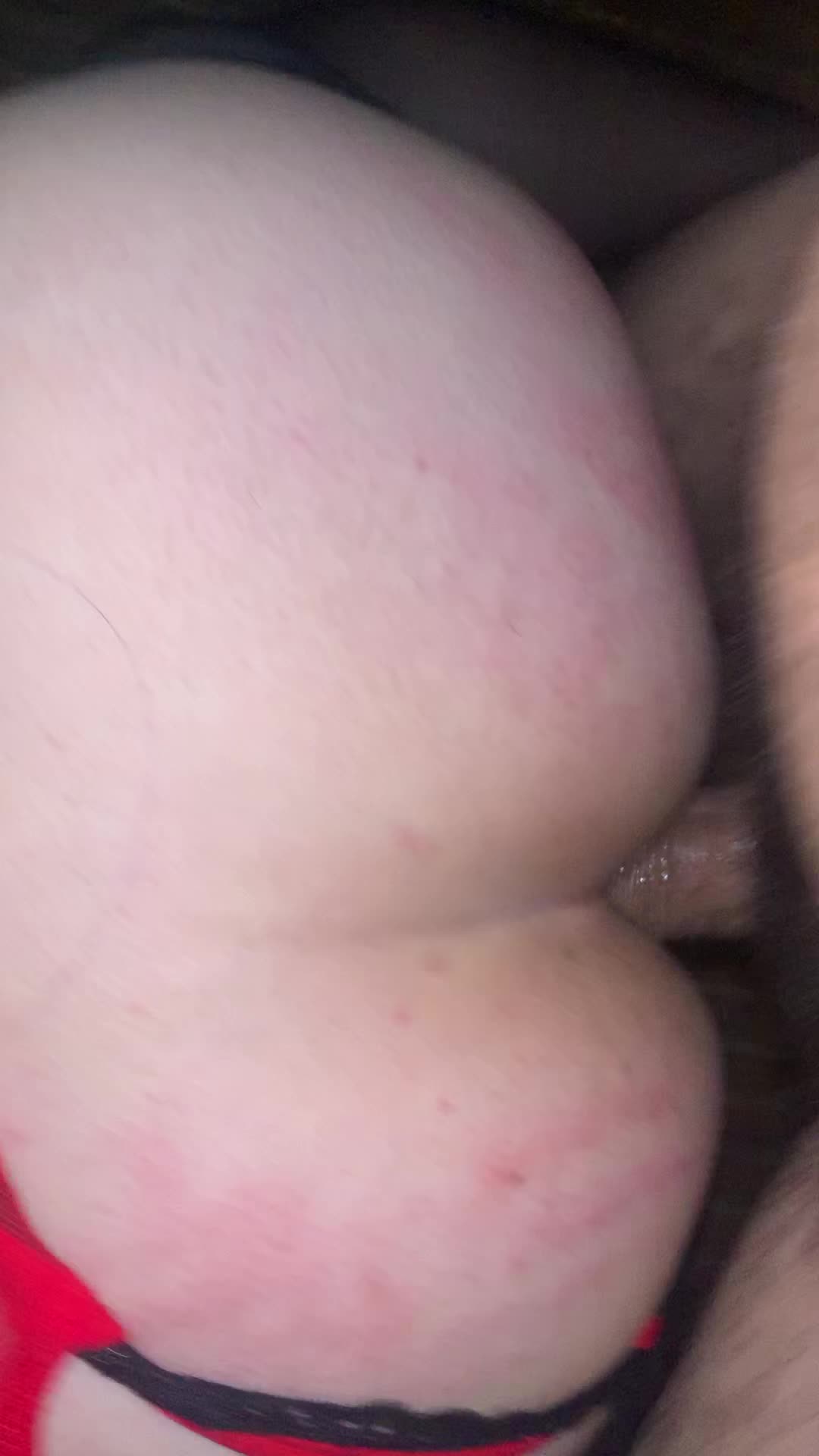 Just joined the discord and wanted to put this here 🖤🖤🖤 click the red gifs link for sound 😘😘😘
