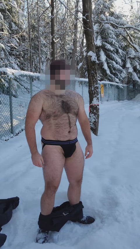 Cold weather doesn't stop this bear