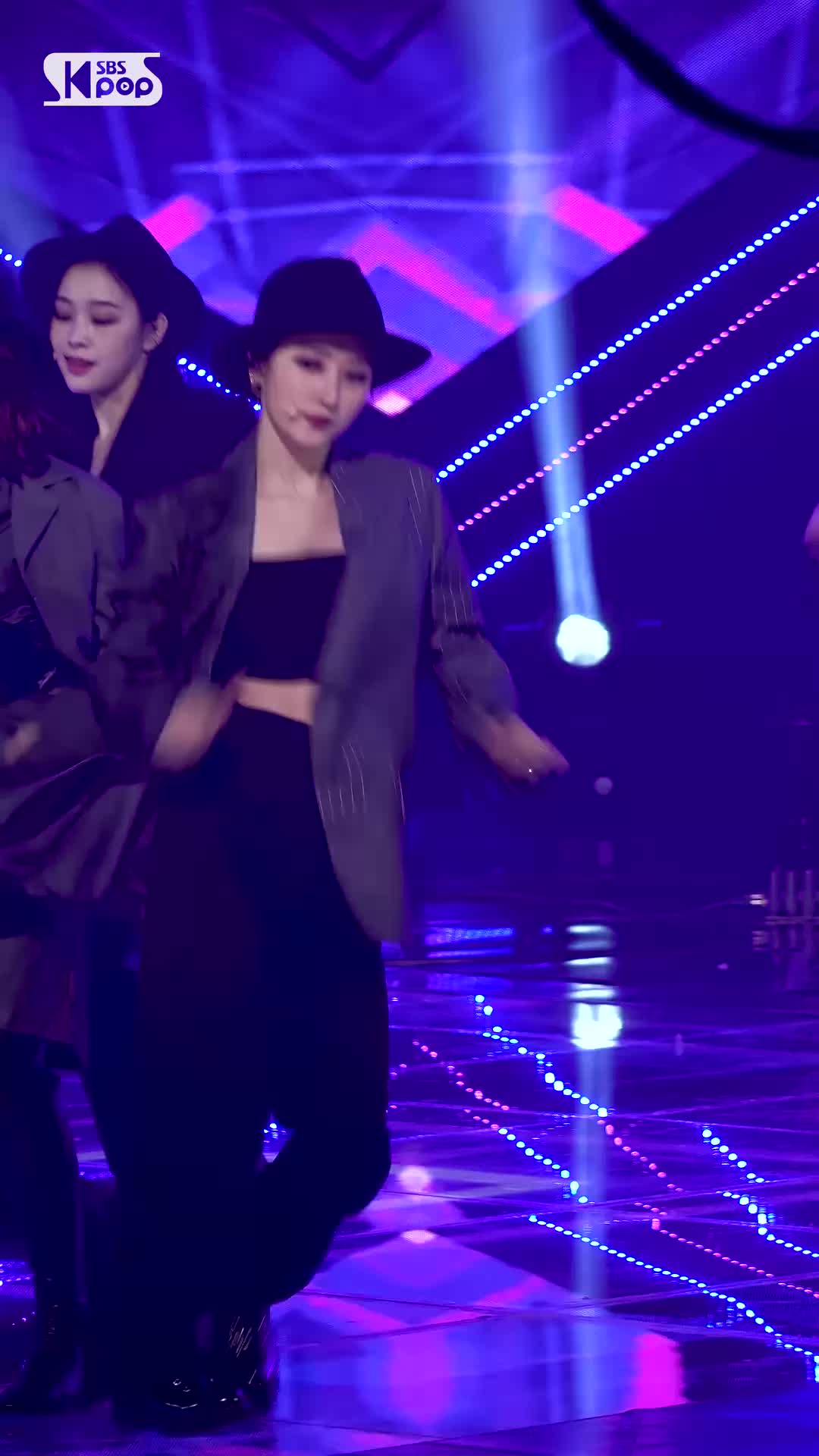 Dreamcatcher Sua’s mesmerizing large boobs!