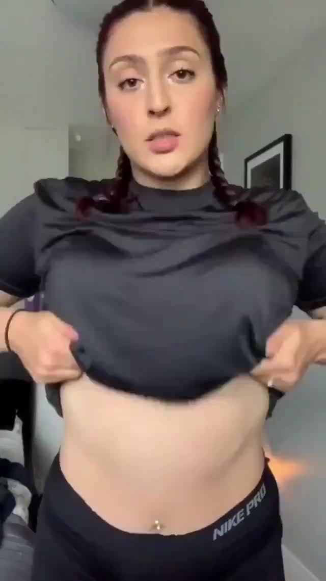 Her free album in the comments👇👇