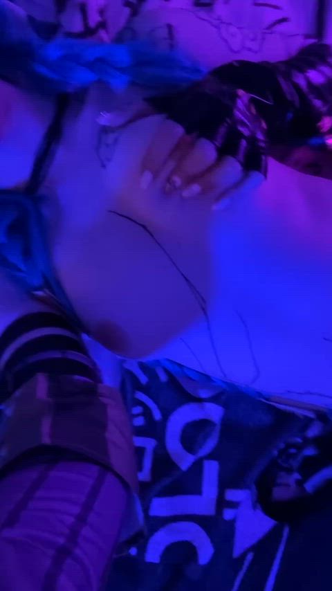 Jinx playing with her nipples (Space_Sky_)