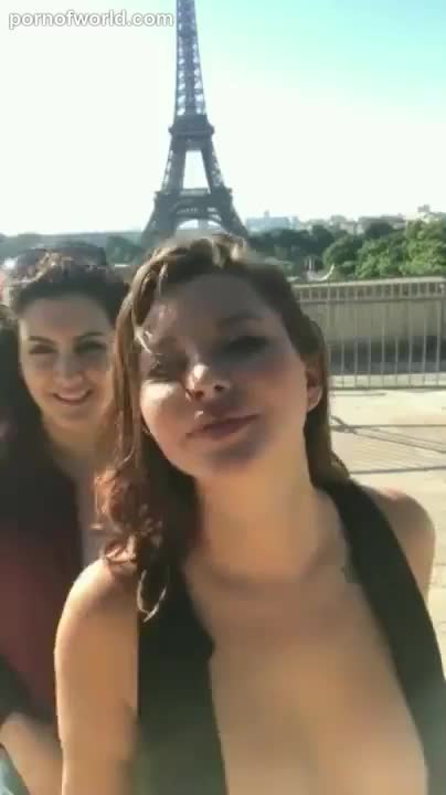 Bonjour! This is what sometimes happens in Paris against the backdrop of the Eiffel Tower! - amateur