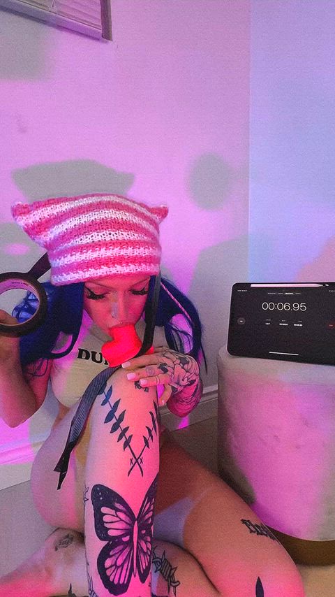 just trying to prove to daddyy that you’re good enough for him 😭