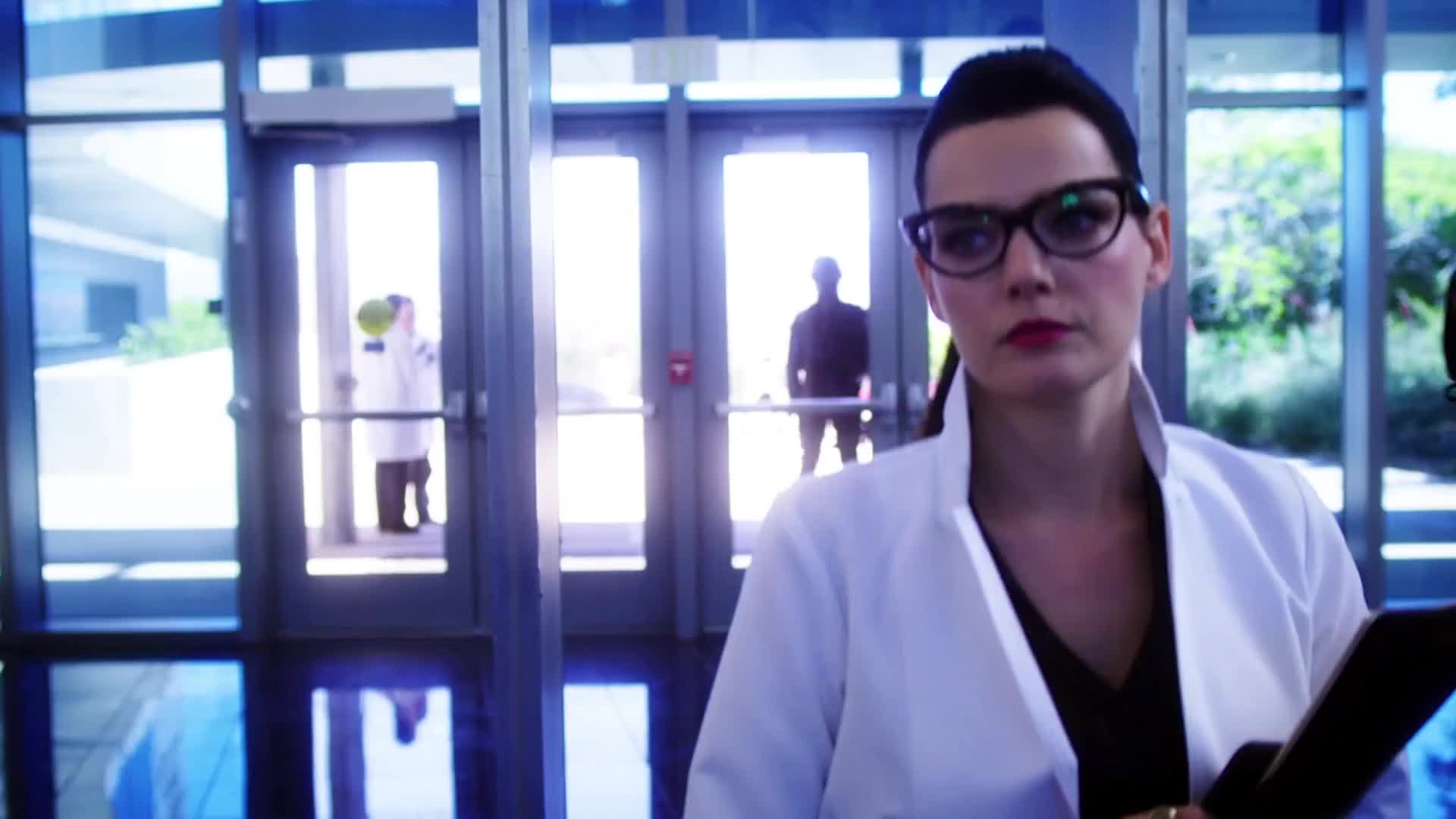 Roxane Mesquida - Now Apocalypse