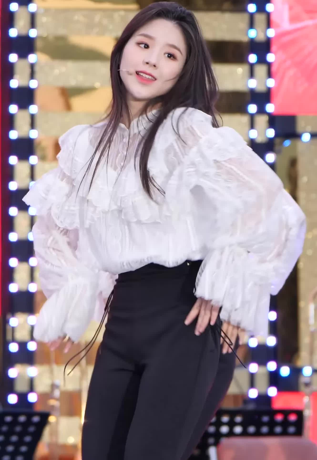 Loona - Heejin's Juicy Ass + Charming Wink