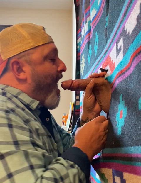 (48)Hung married fucker wanted to dick my pussymouth down. After seeing his “meat resume”, I knew I needed to throat that cock. He promised to be back. 34/6’4/225/8”