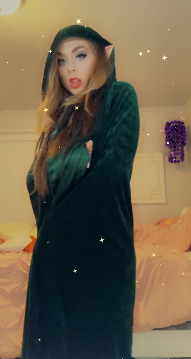 Got my new cape in! This is gonna help with so many outfits! 💋🖤