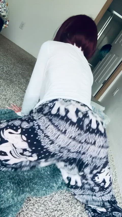 Under 5ft and I’ve got all this ass. How’s the view? ❤️🥰