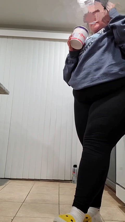 ’Twas the night after Thanksgiving and not a creature was stirring… except my ass was ripping 🤭😈🦃