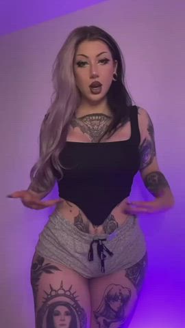 PAWG goth with a bbl