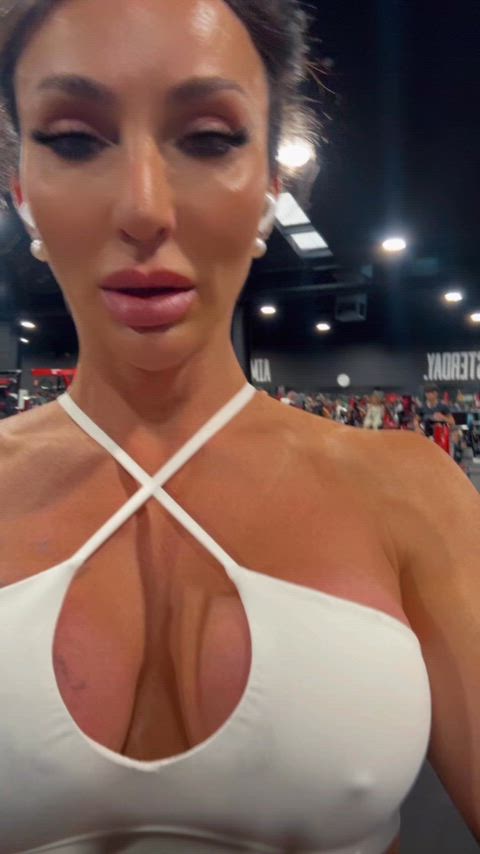 say yep now if you would fuck me and i’ll send nudes