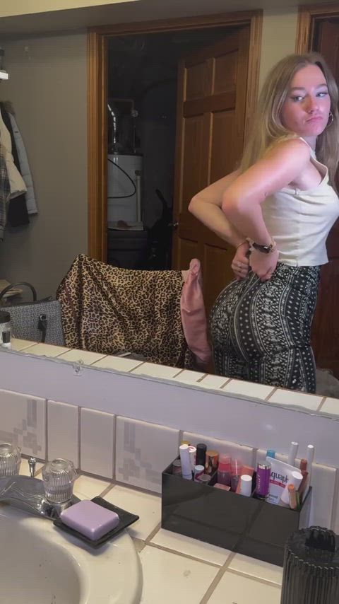 You’re in a trance now you can’t stop watching this and stroking…. Right? Tell mommy