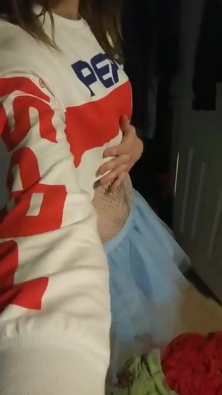 Who wants to see my plug myself next? Kik: Chameleonqueenxo
