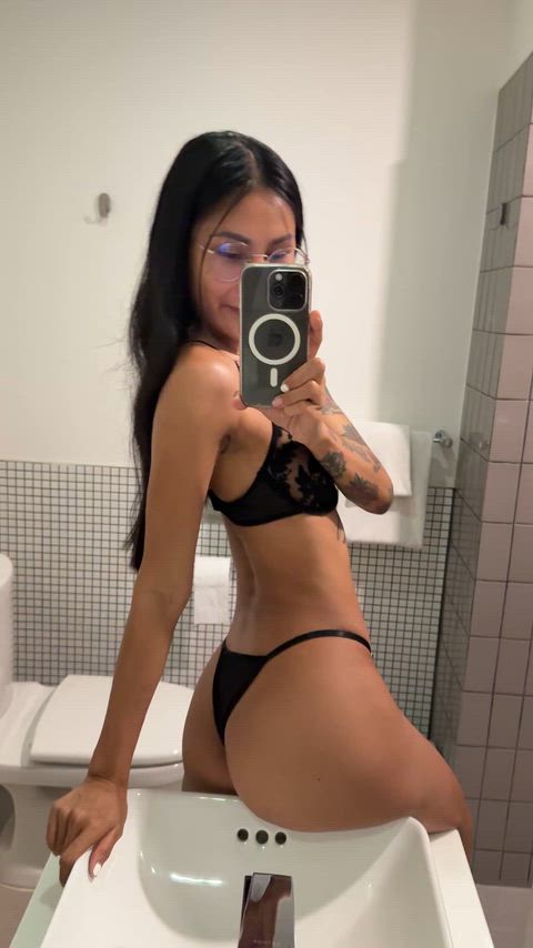 Darf mein kleiner Po auf dein Gesich sitzen?