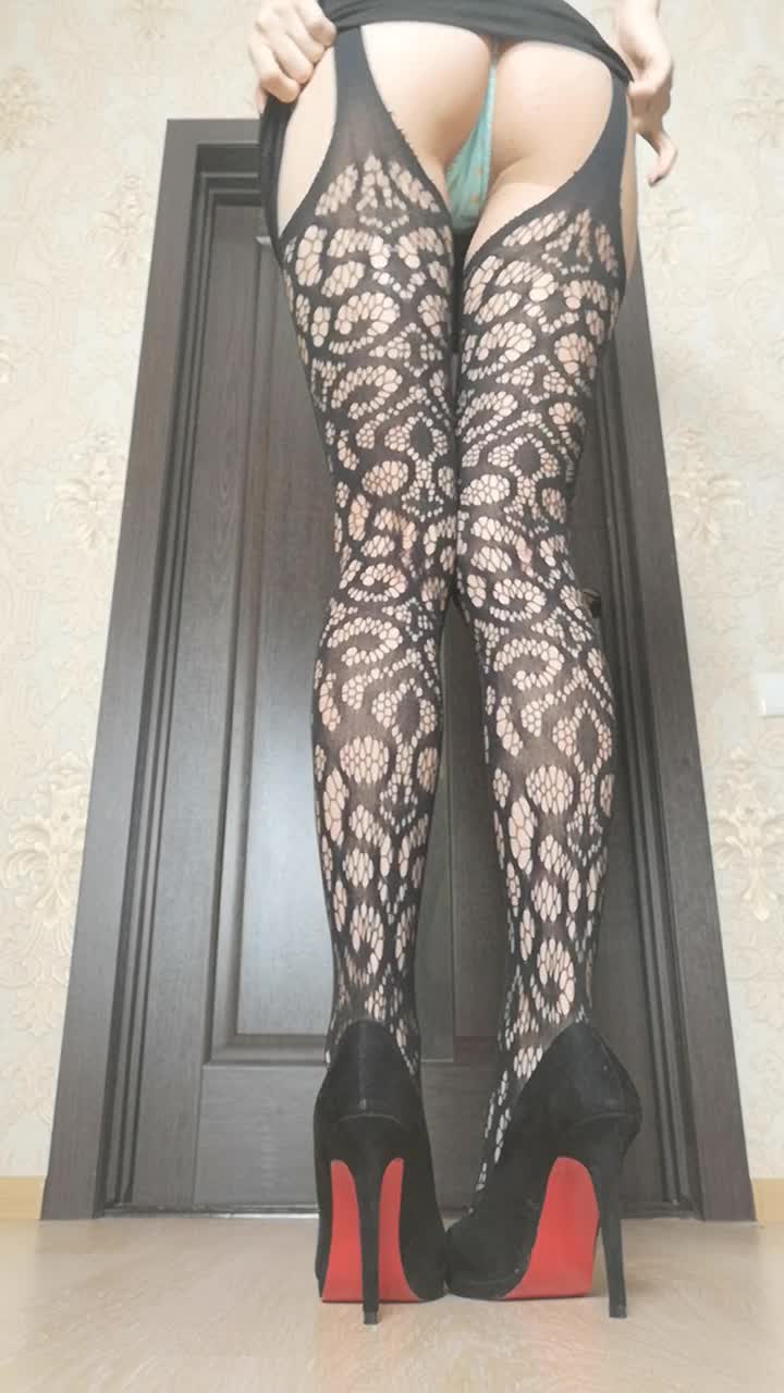 Show off my long legs