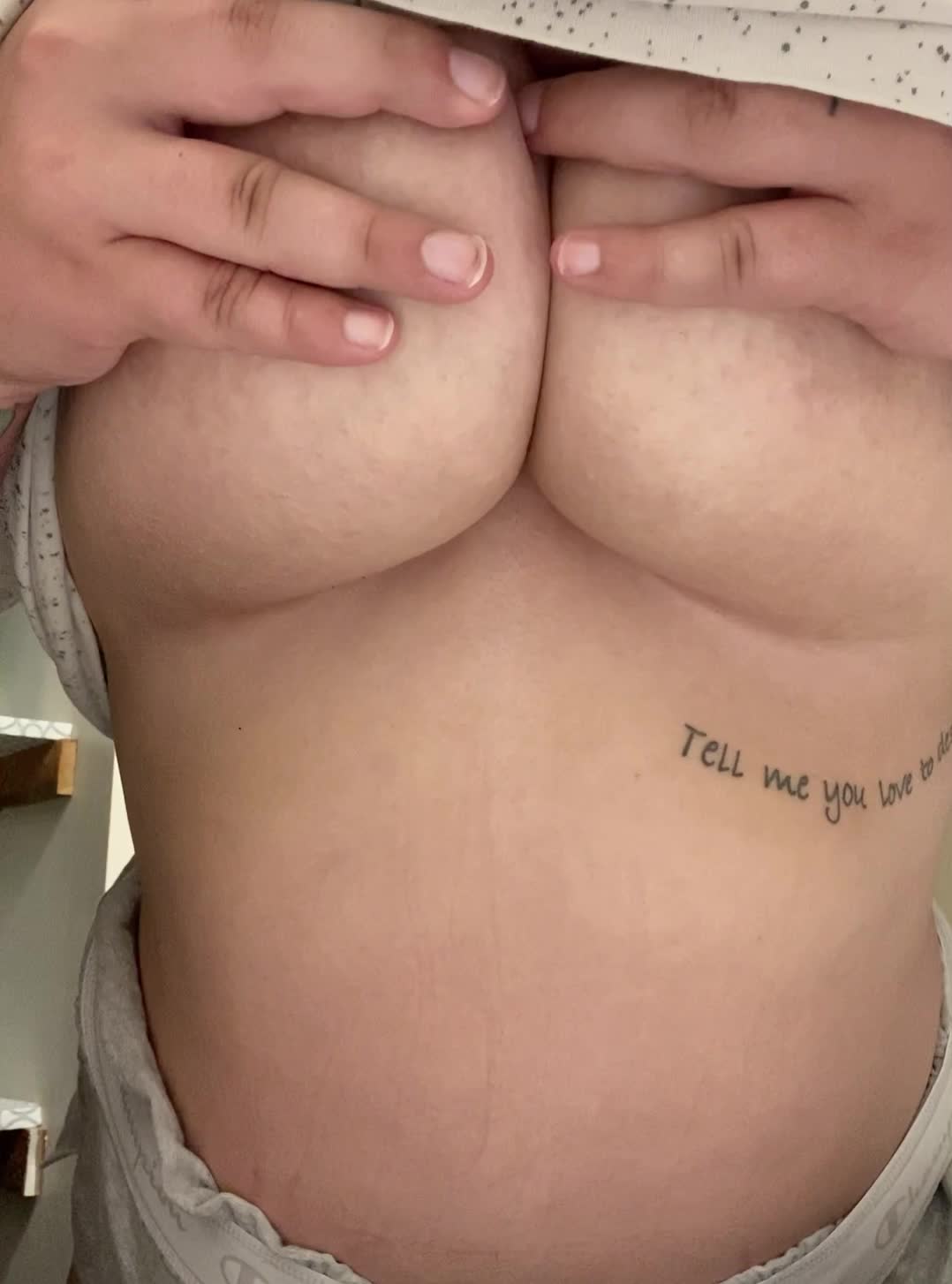 enjoy 40DDD suntanned titties 😘💕