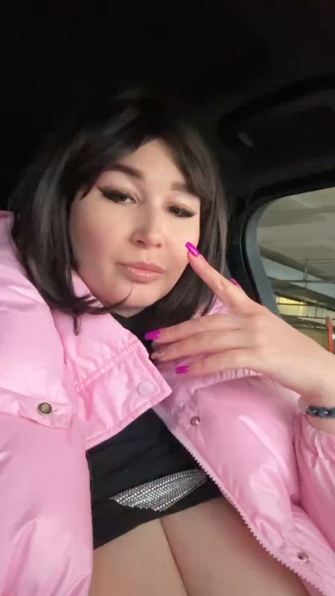 Will you sit with mommy in the car?