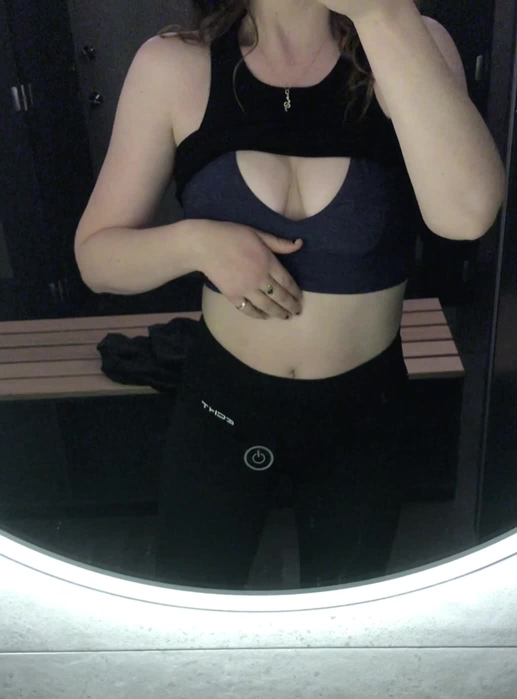 Wish this titties were bouncing on your face instead of in the gym change room 😘