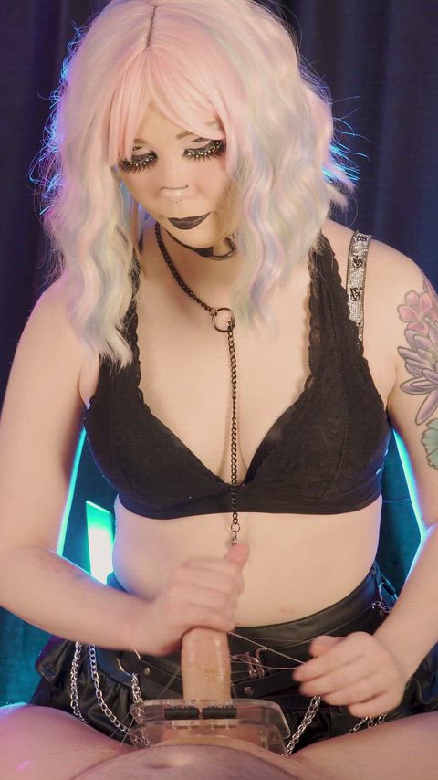 I LOVE using a testicle compressor while edging my friend