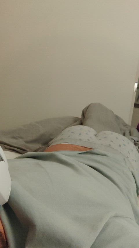 [27] I'm so horny being in dad's bed, can't stop thinking of him