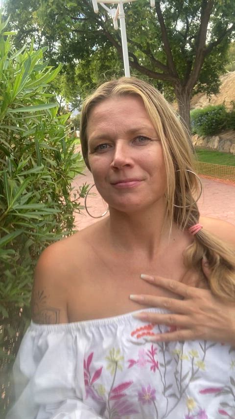 Getting crazier after the divorce... wanna fuck me in the park?