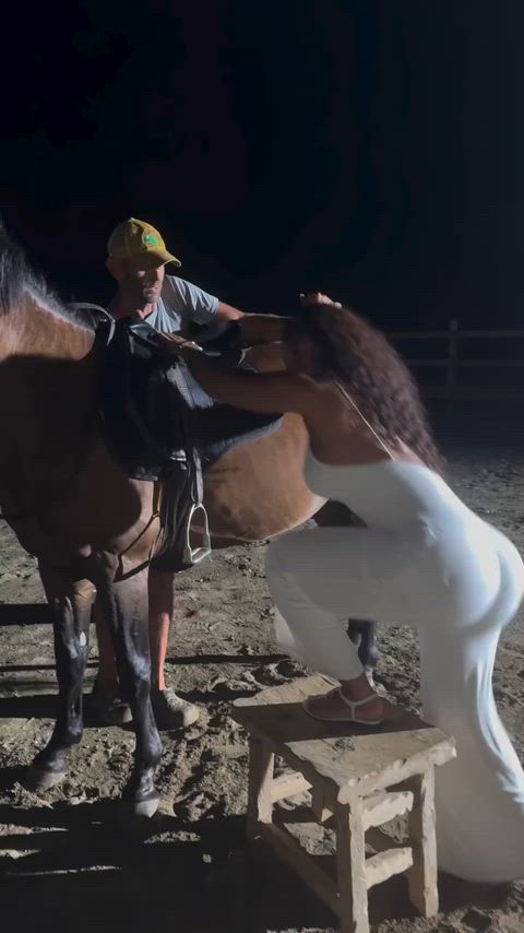 Kitty‘s ass looks fucking ridiculous