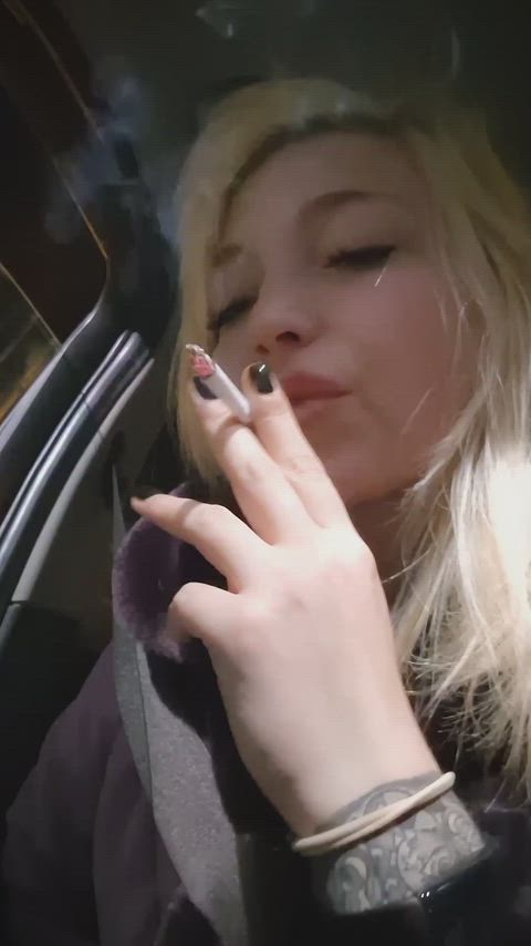 Time to light up in the car. i really enjoy this moments.. Whats about you?