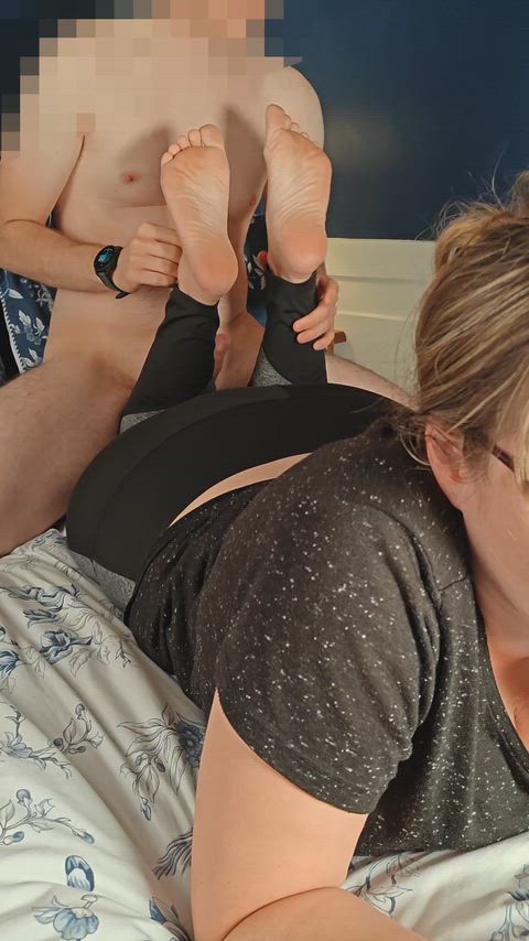 Only a 𝗟𝗢𝗦𝗘𝗥 𝗟𝗜𝗞𝗘 𝗬𝗢𝗨 would get hard from sniffing my stinky feet 😂