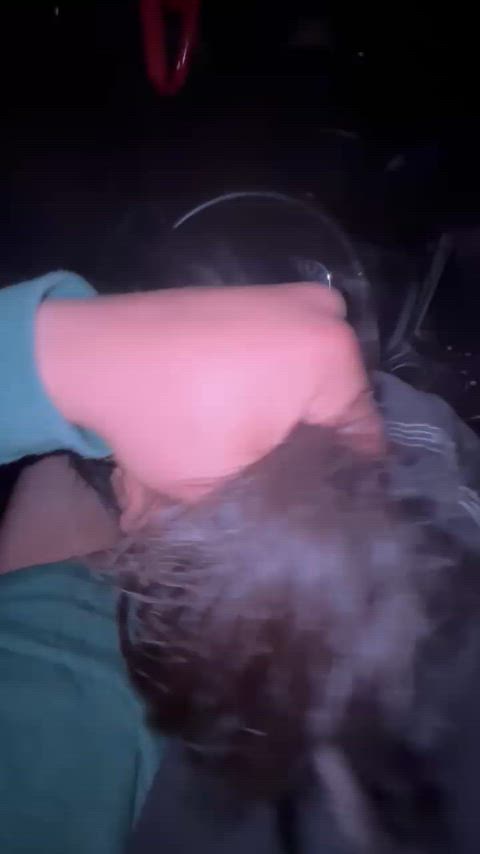 Le falta uno atrás de su culo