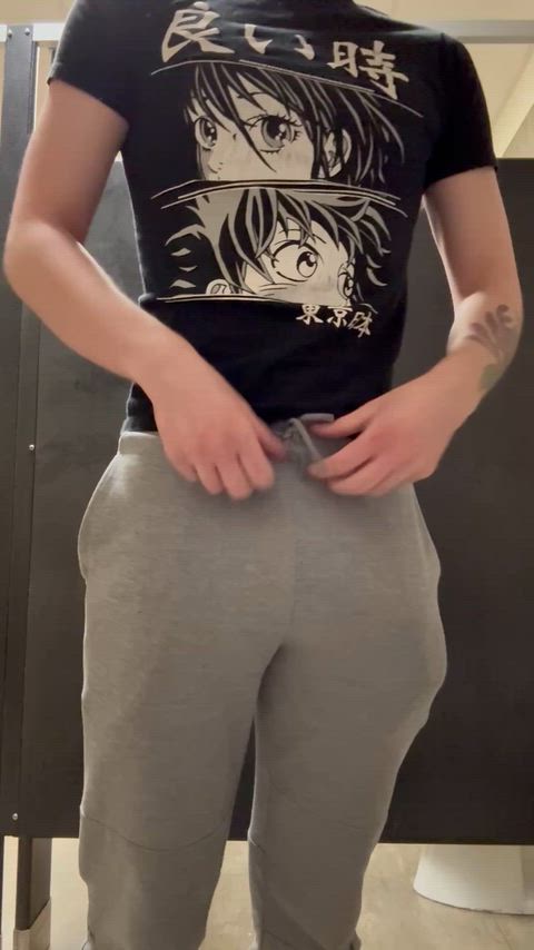 Lick the sweat off my muscle butt 👅