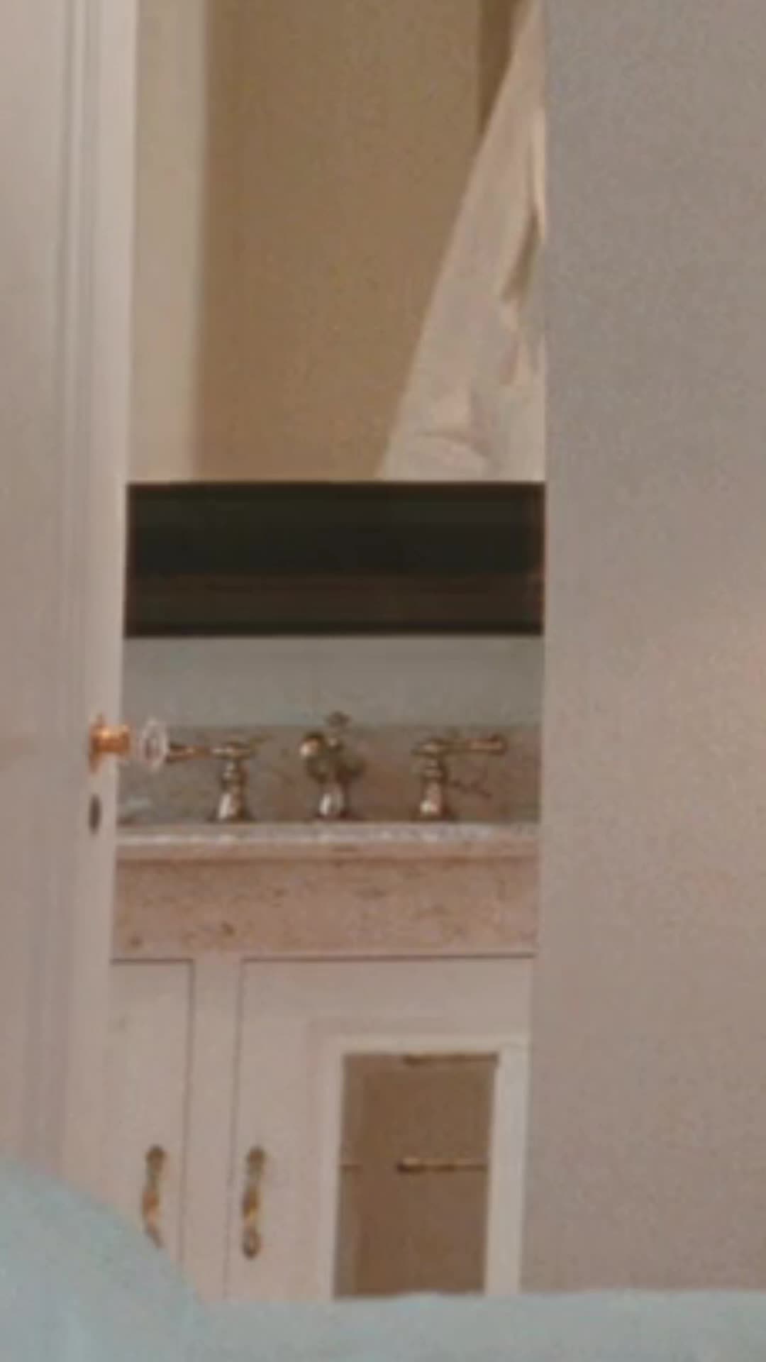 Amanda Seyfried BARE ASS plot in 'Chloe'